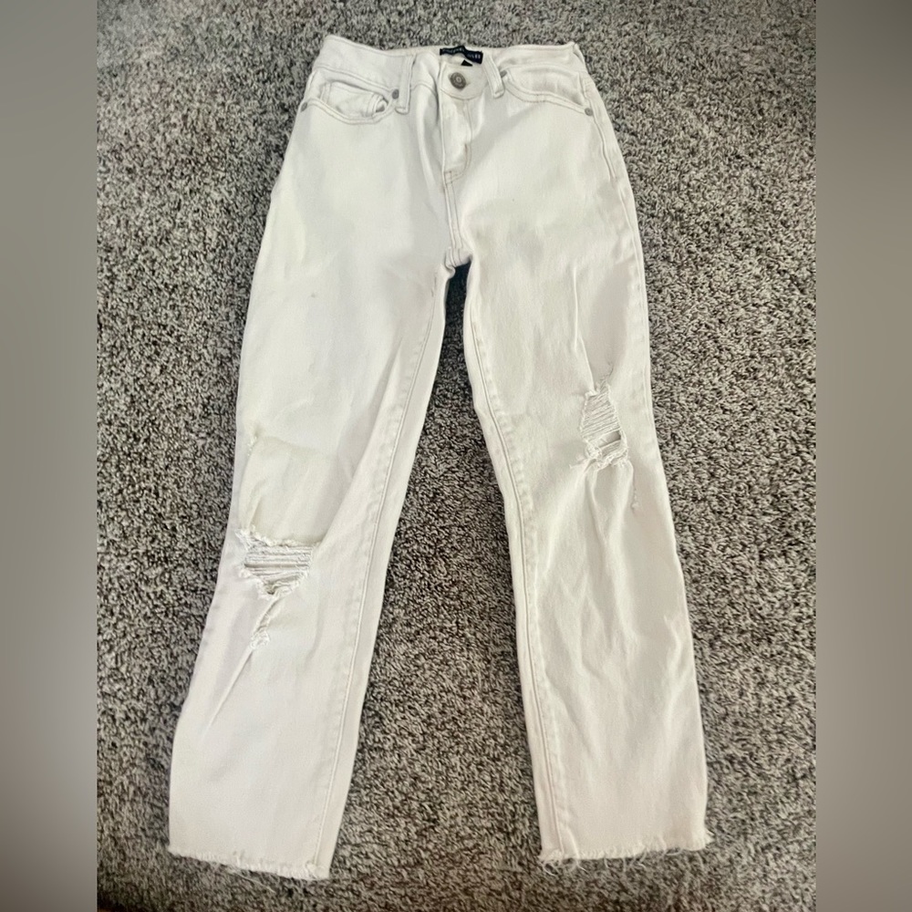 White mom jeans